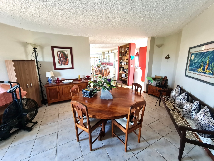 5 Bedroom Property for Sale in Wavecrest Eastern Cape